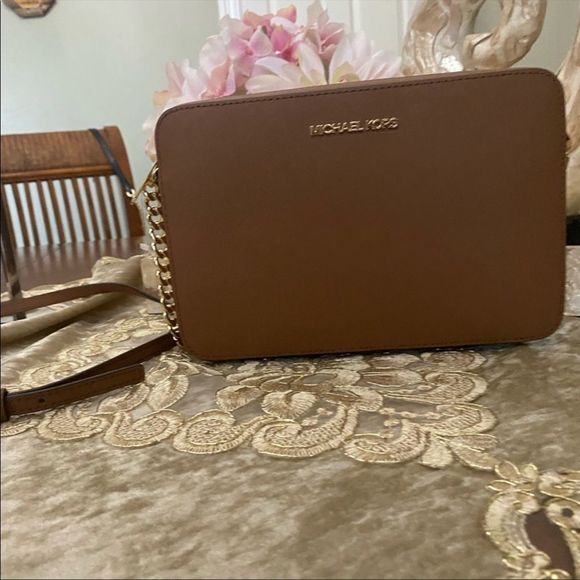 Michael Kors brown crossbody - Picture 5 of 8